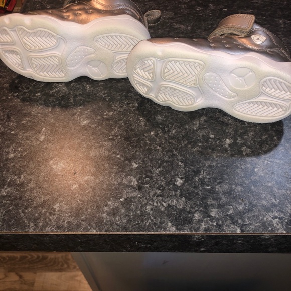 Jordan’s gold toddler girls 7c - Picture 7 of 8